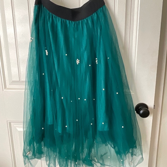 Hesperus Dresses & Skirts - Hesperus medium emerald green pearl embellishments